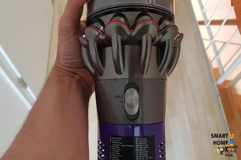 The button for the power settings of the Dyson V10